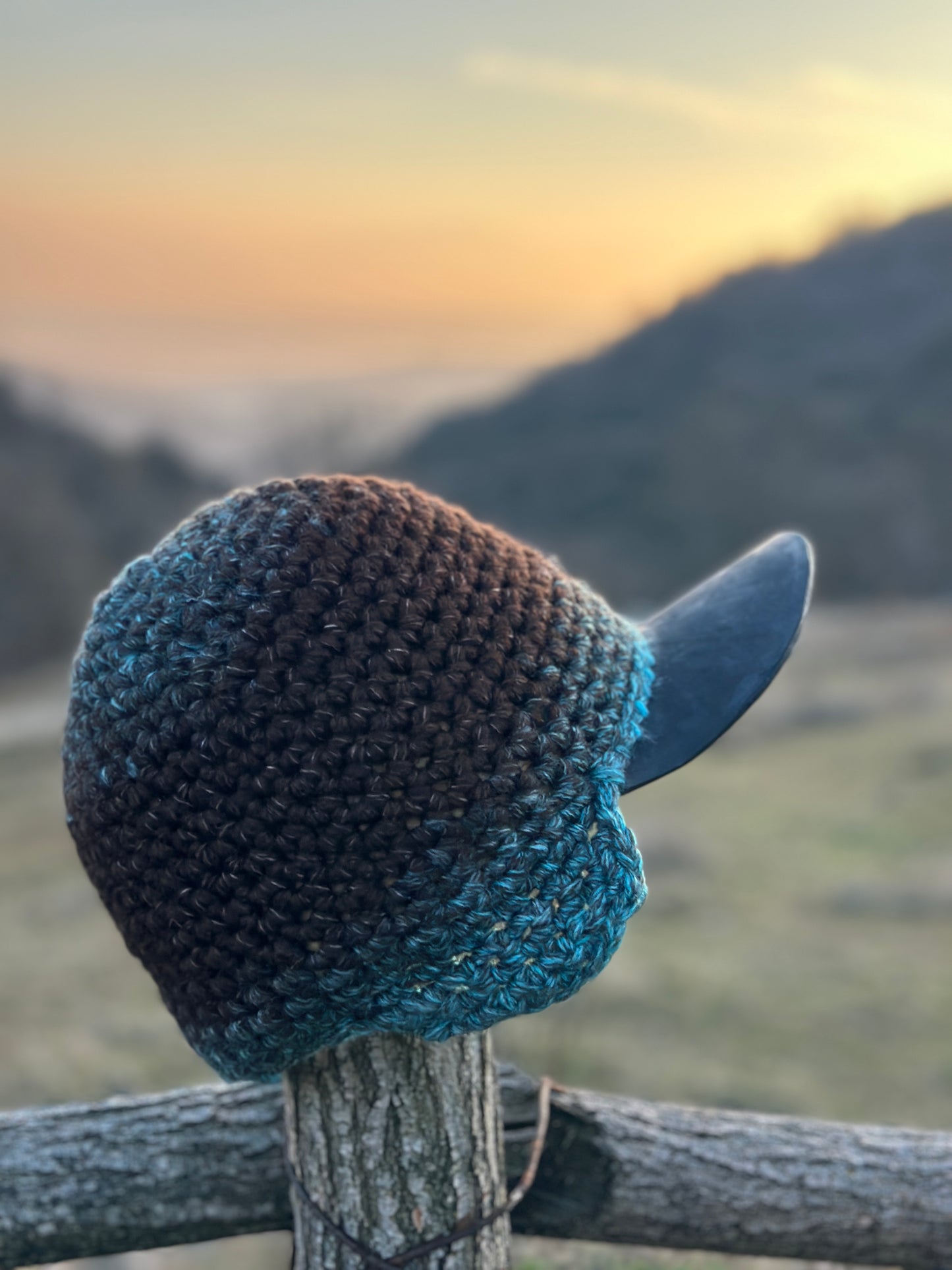 Crochet cap with leather brim "Shotiko"