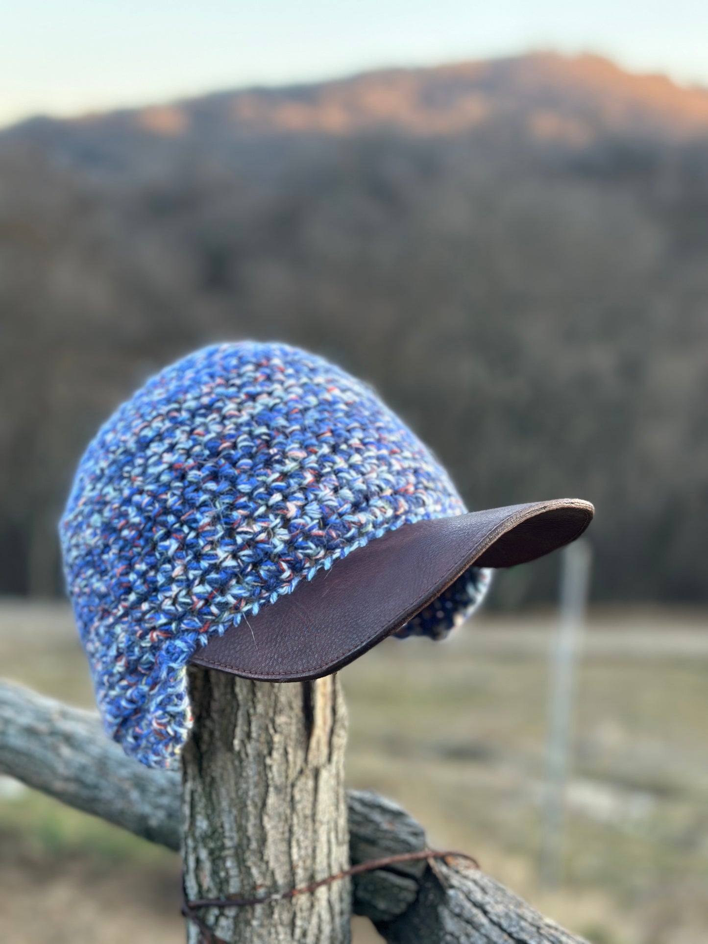 Crochet cap with leather brim "Shotiko"