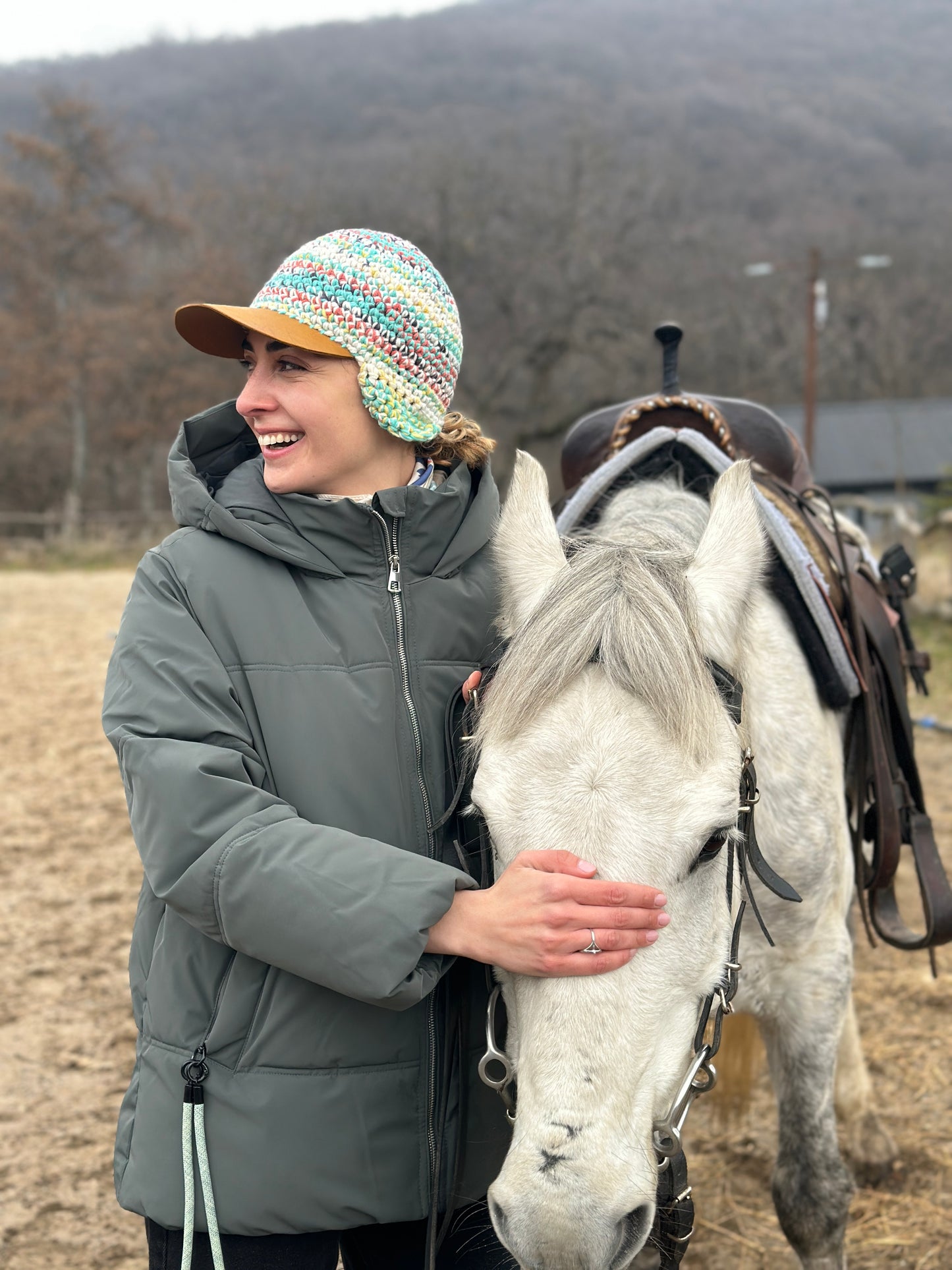 Crochet cap with leather brim "Shotiko"