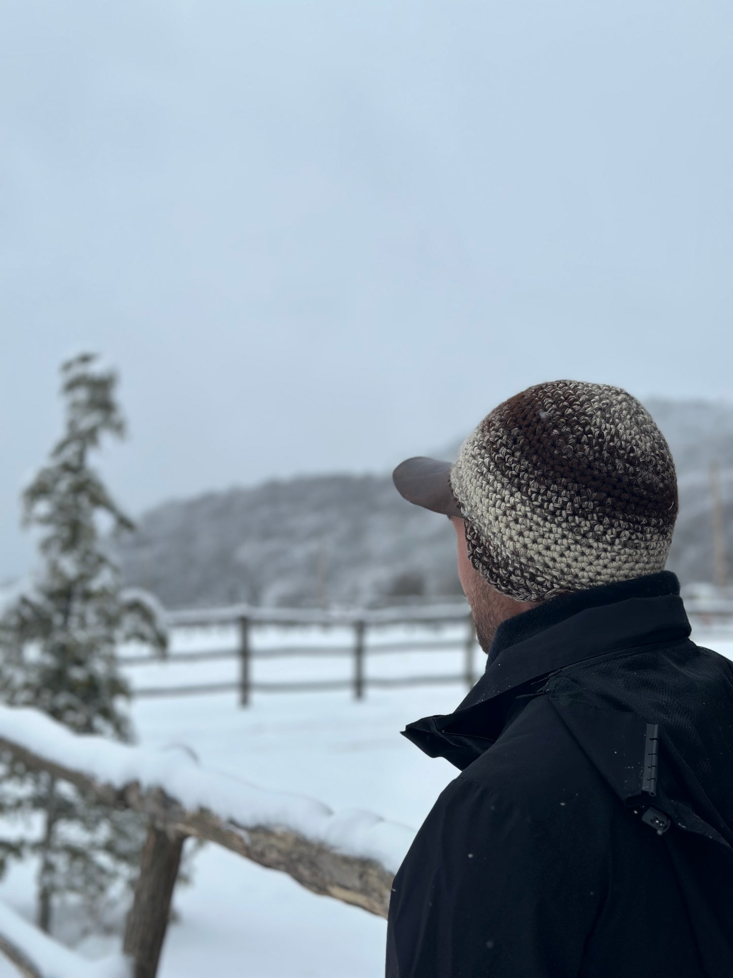 Crochet cap with leather brim "Shotiko"